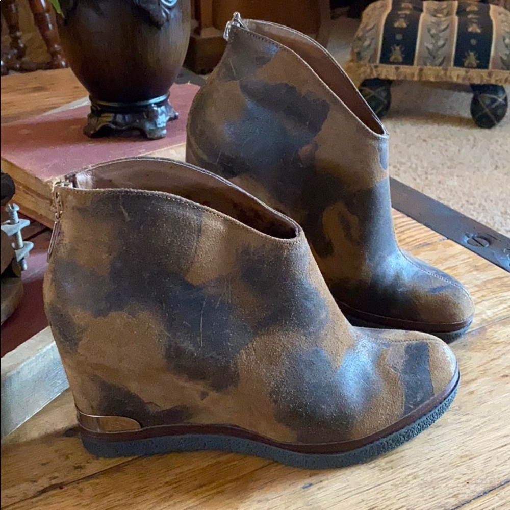 Donald J Pliner Dafne Wedge Booties